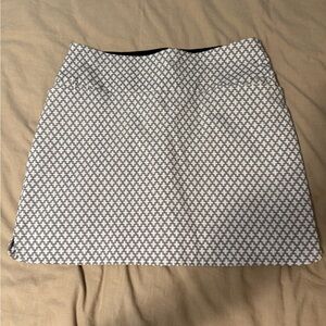Chic Black and White Geometric Mini Skirt